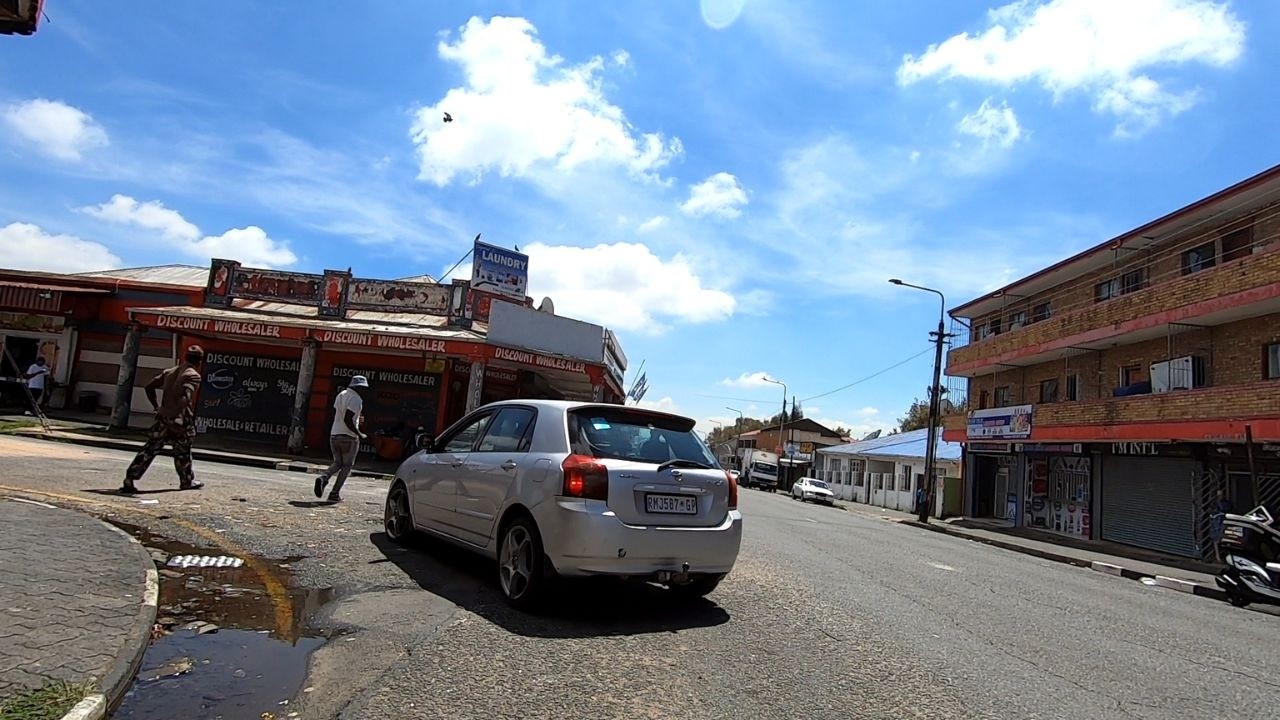 SOUTH AFRICA TODAY 7TH MARCH 2026/ALMOST A DEADLY ACCIDENT IN MAIN STREET ROSETTENVILLE