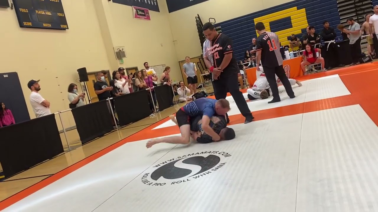 No Gi -155 White belt match: Nikolas Rush vs. Daniel Black (Ankle lock finish)