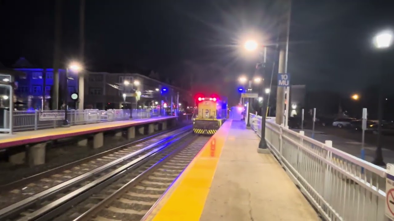 MP15AC  ENG2HVL AT FARMINGDALE 