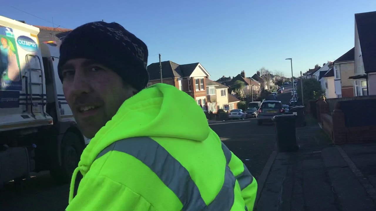 Recycling bin men emptying bins in Bournemouth part 2 (24/12/2020)