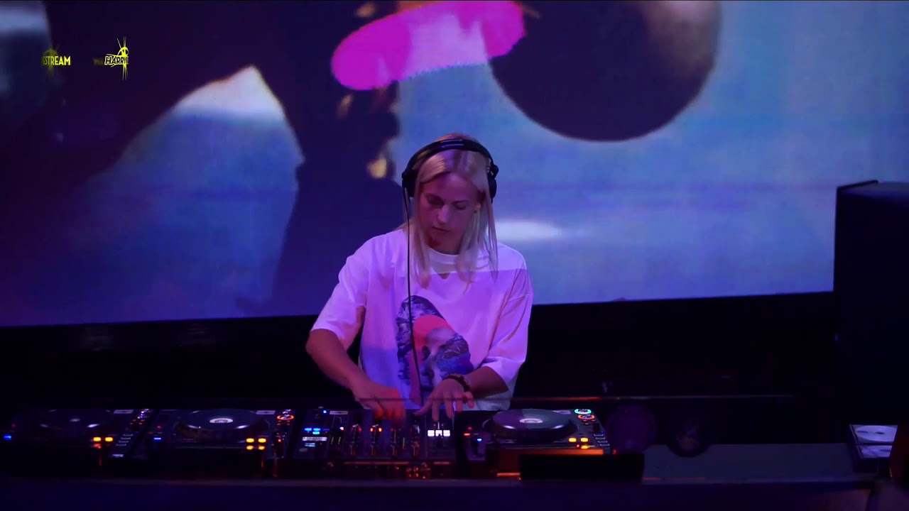 Schwester Stefanie @Bushbash | Harry Klein