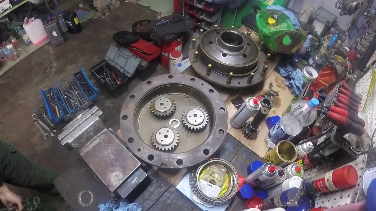 John Deere 4755 Wheel Hub Assembling