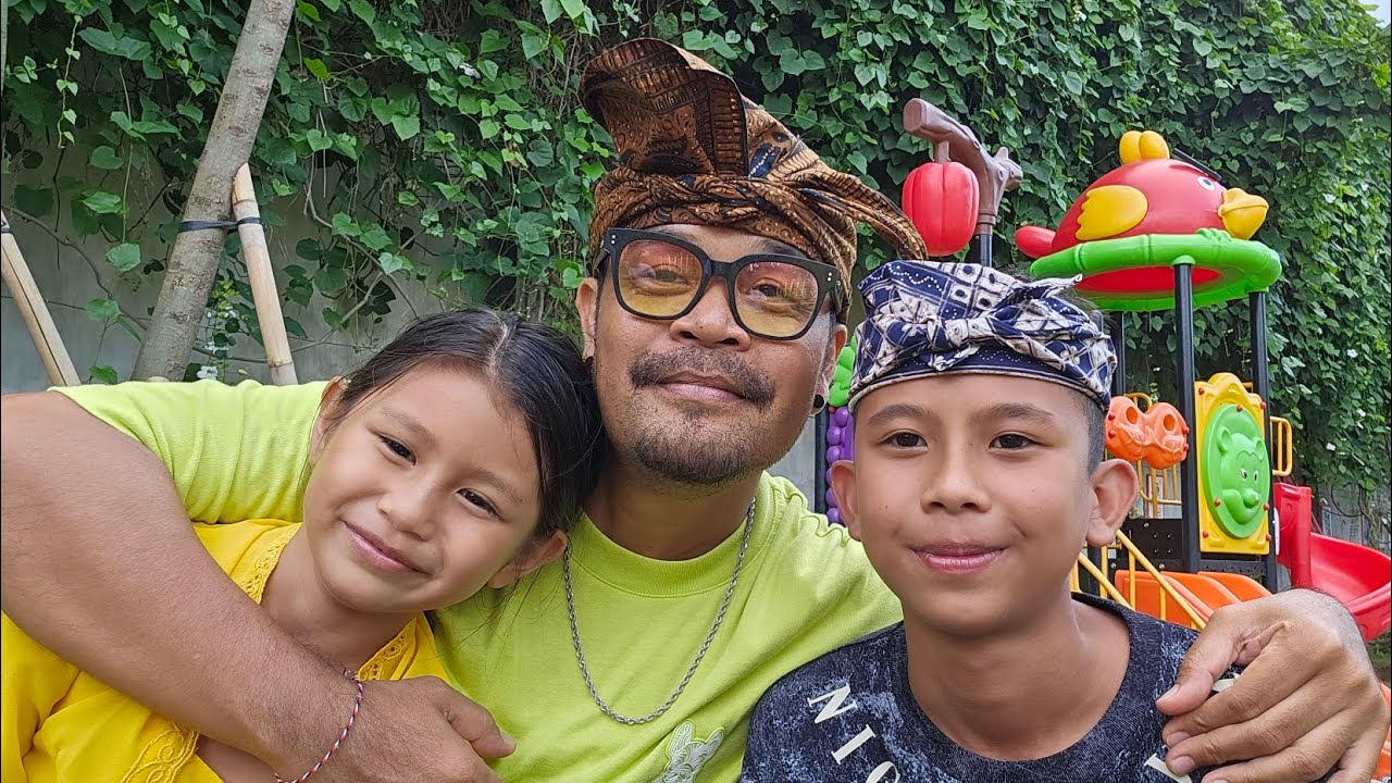 NGOPLING GEDE JAYADI DAN KADEK GITA YANG DITINGGAL KEDUA ORANG TUANYA