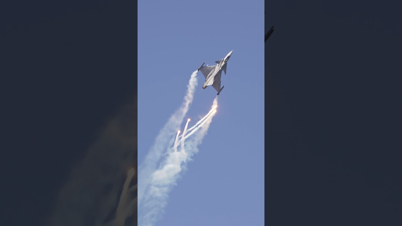 SAAB Gripen-C with nice flares #airshow2024 #afterburner #flygdag #sweden #gripen