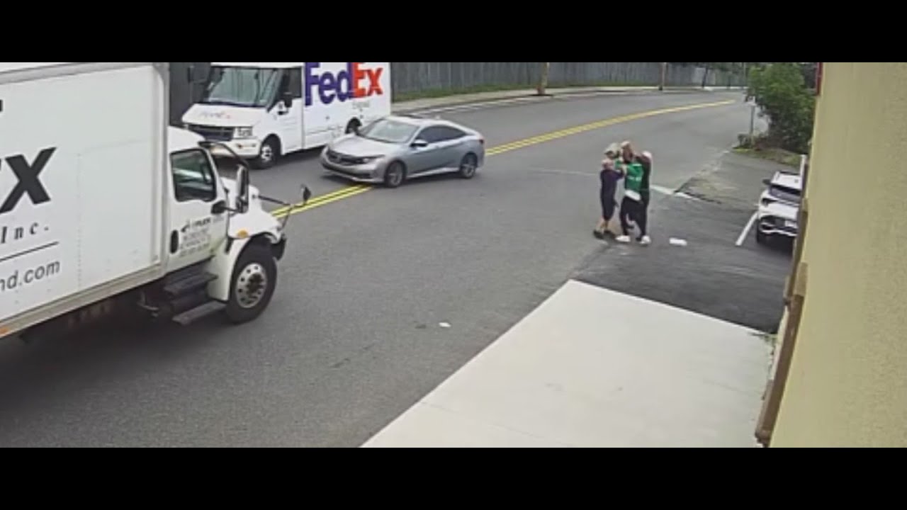 14 arrested by New York authorities in alleged porch pirate scheme