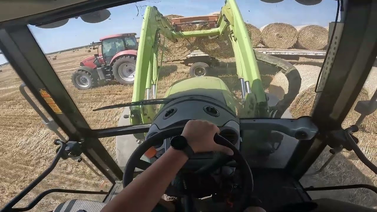 Pov Claas Arion 410 a Case Maxxum 140, svoz a nakládání baliků
