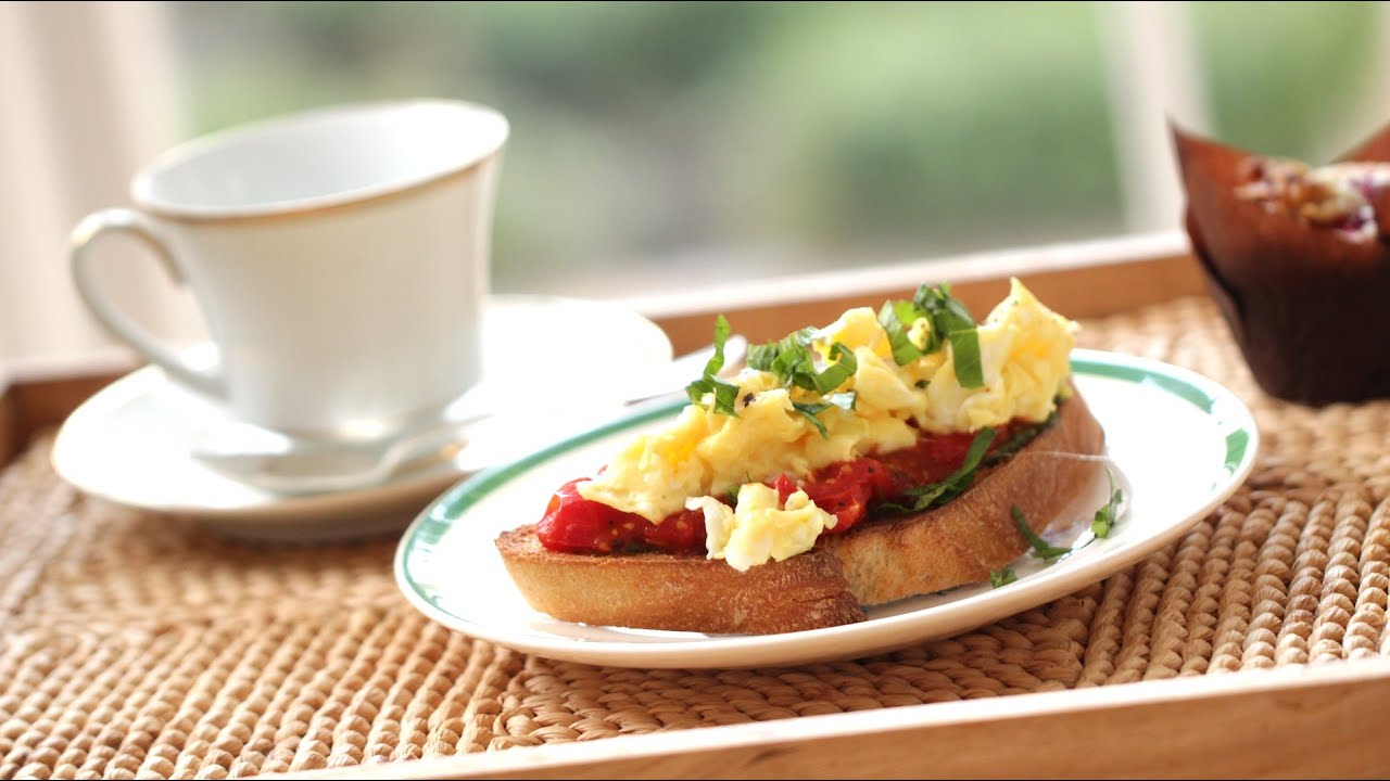 Beth's Christmas Morning Crostini Recipe | ENTERTAINING WITH BETH