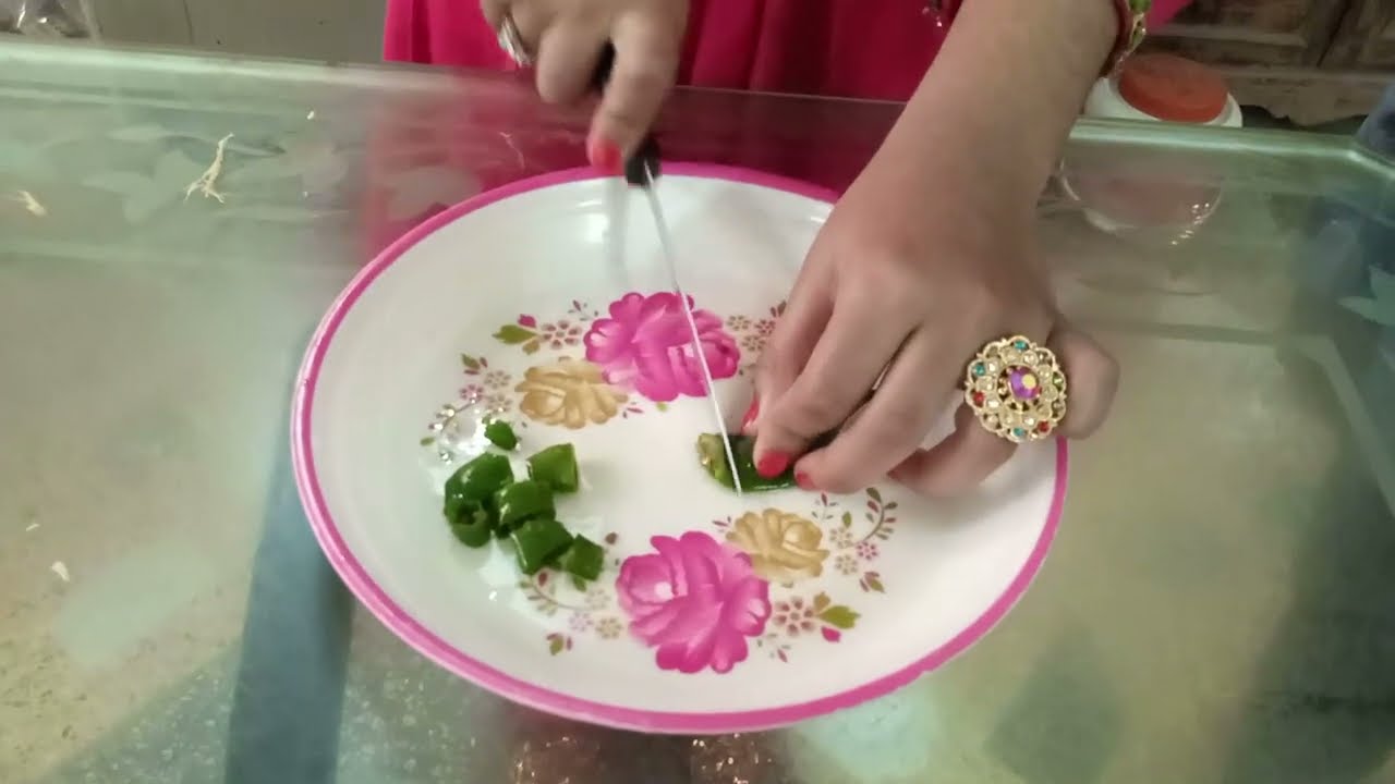How to cut Hari Mirch Green Chili - Little Chefs in the Making