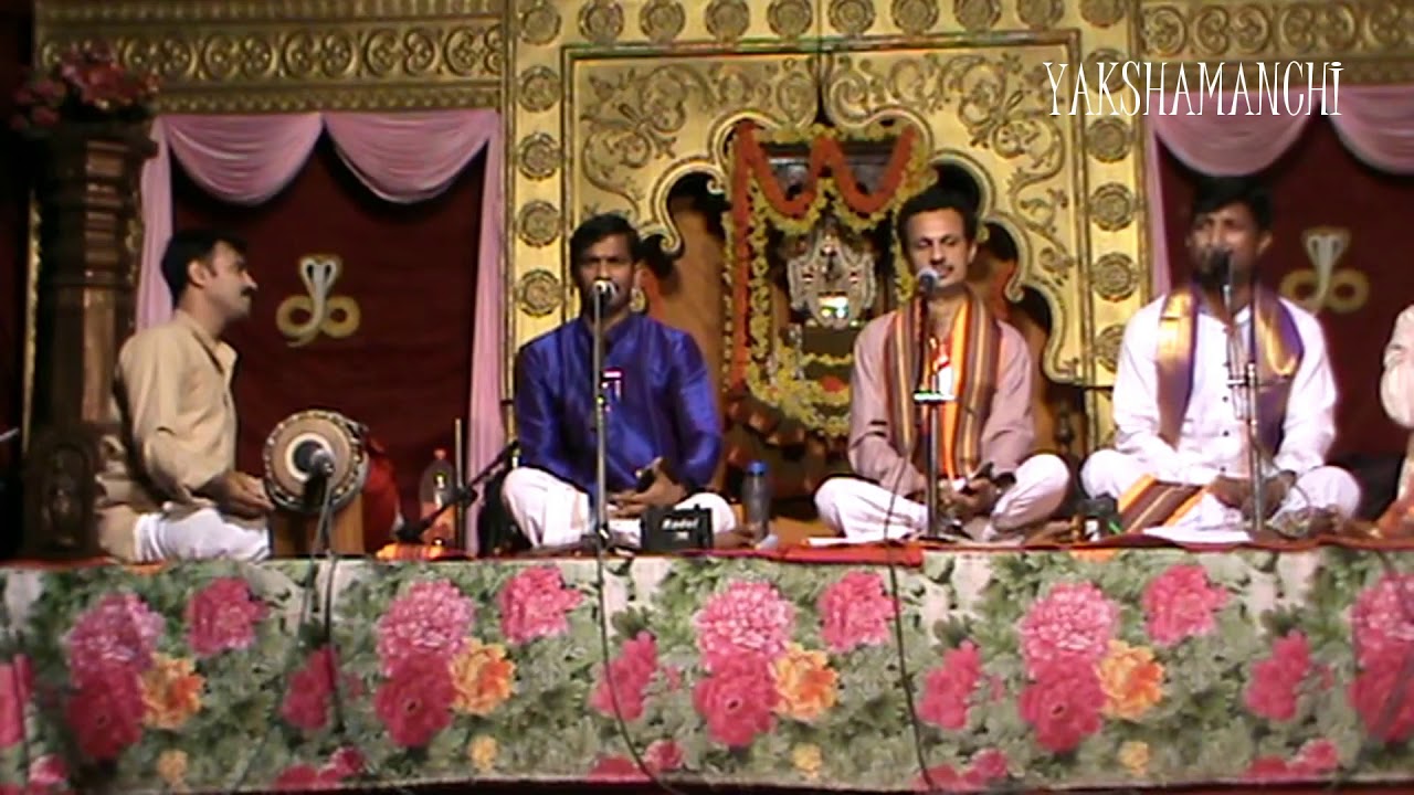 Yakshaganavaibhava / shri manoharaswamy ..