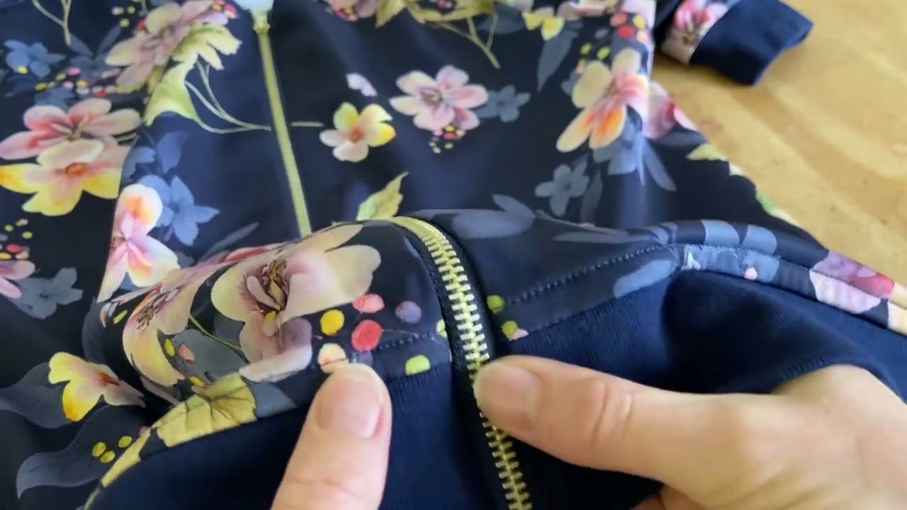Sewing in the zip on the SEWme Bau Bomber Jacket