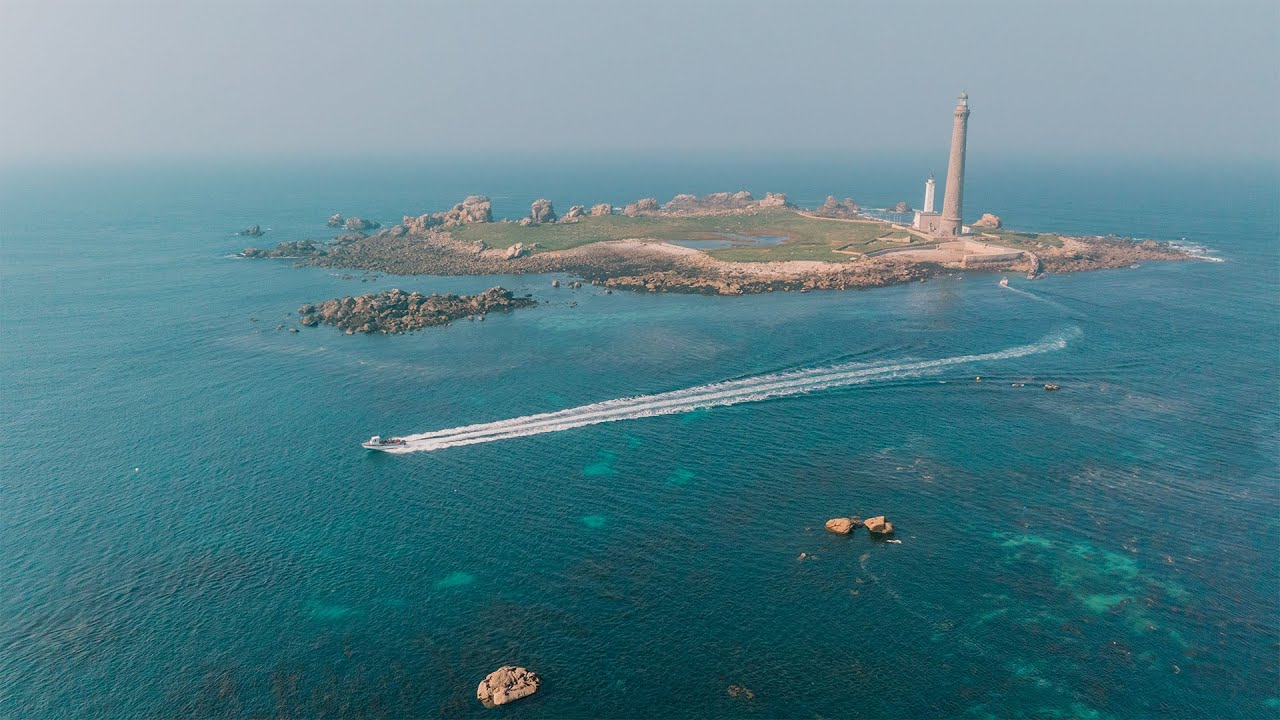 Balade pendant les grandes marées au phare de l'Ile Vierge - @OfficeAbers