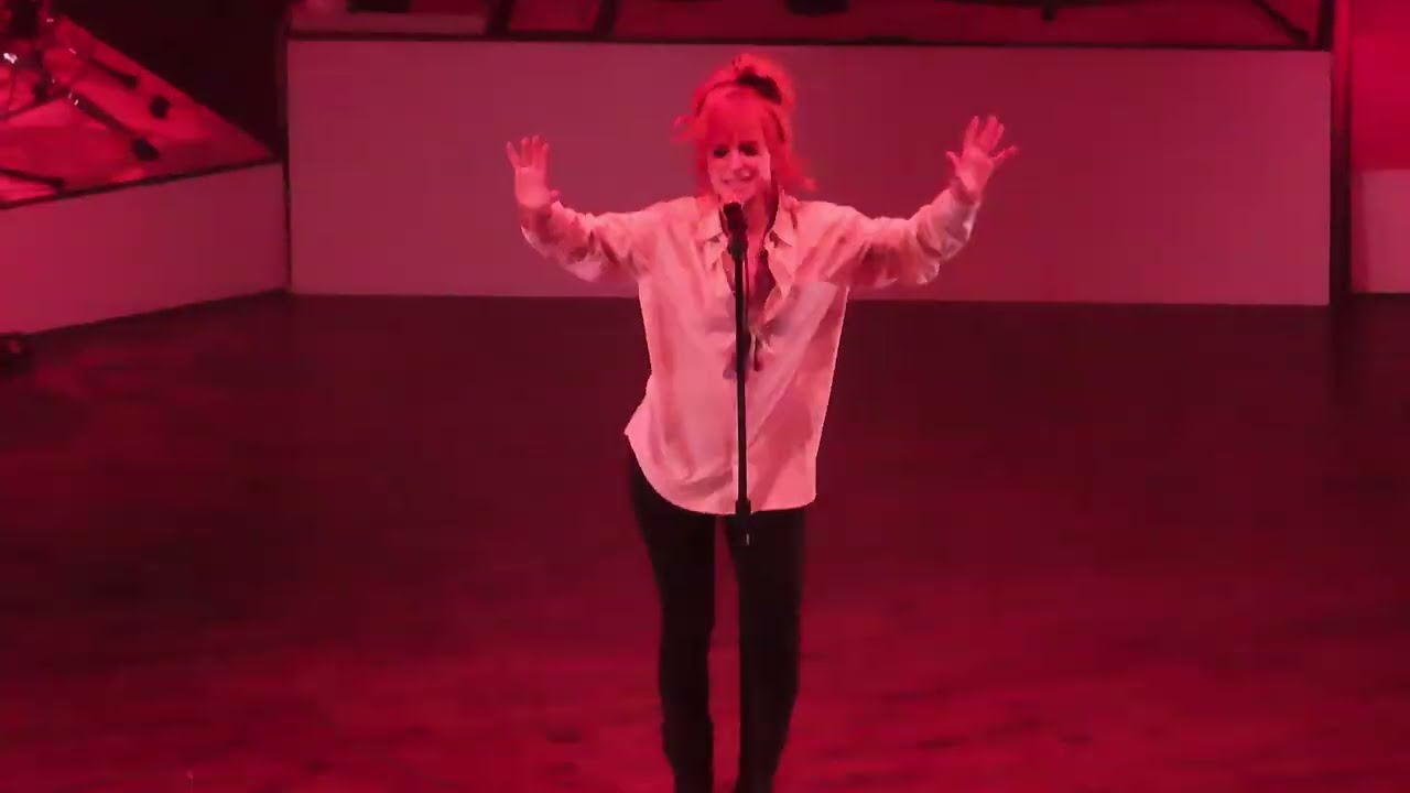2022 11 11 Paramore - Told You So