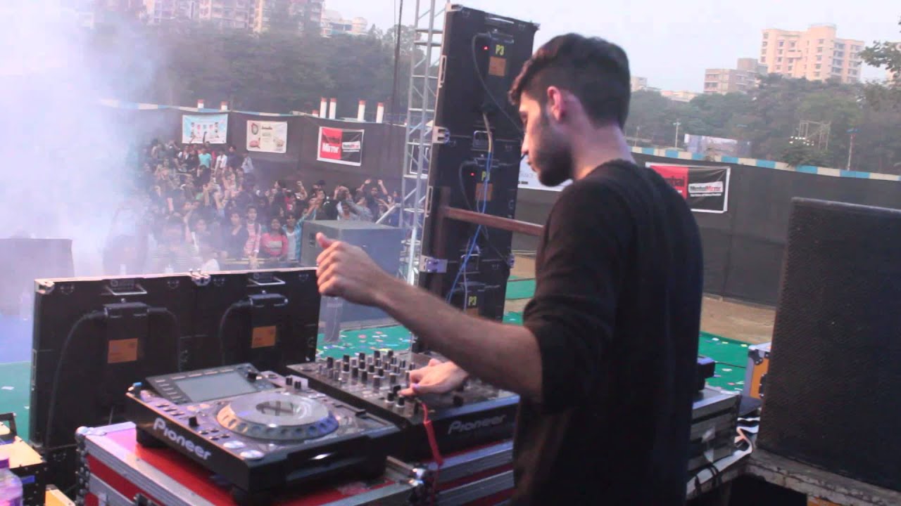 Dhinchak DJ Zaeden live at Somaiya Symphony 2016