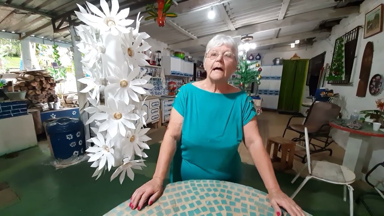 Árvore de Garrafa pet com Flores | Vó Neide e suas pets