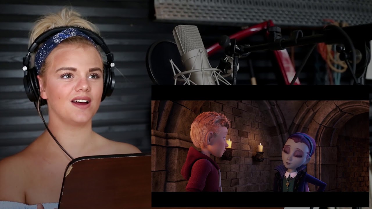 Julie Bjerre lægger stemme til Anna i Den Lille Vampyr.