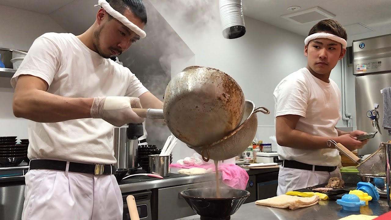 【職人技】家系ラーメンが出来るまでを公開！【横浜ラーメン おか本】ramen