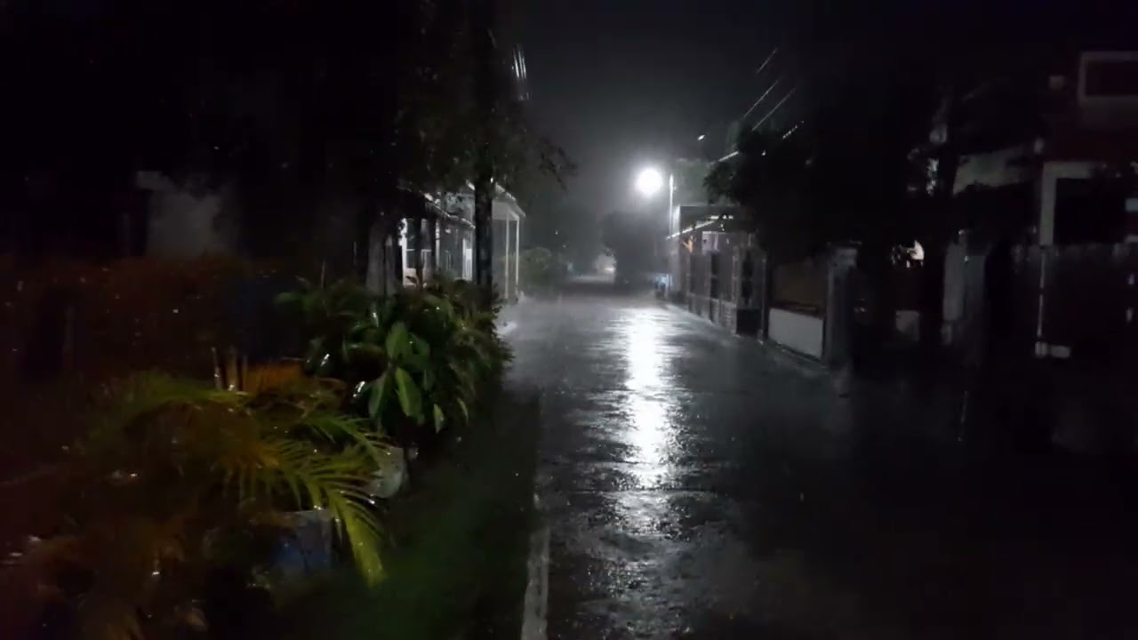 It's a rainy night @ Tari Luhur