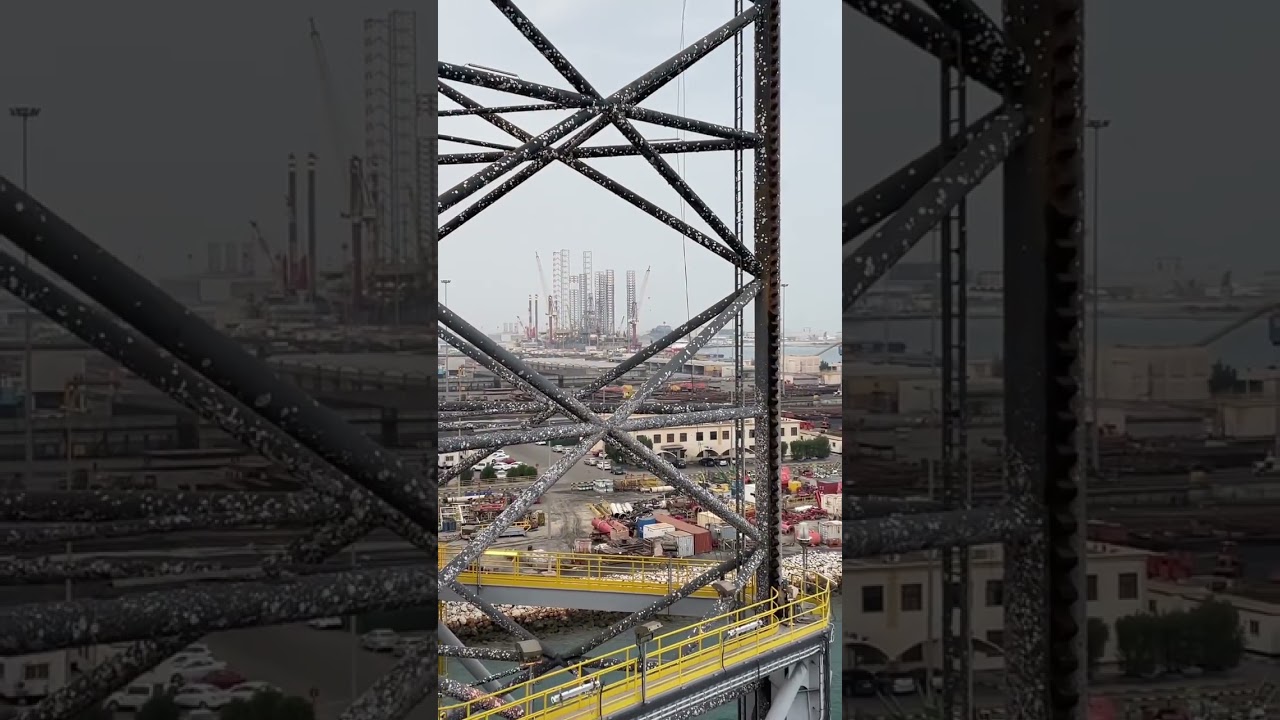 #top #view #shipyard #offshore #drilling #rig #comercial #ship #sea #good #weather
