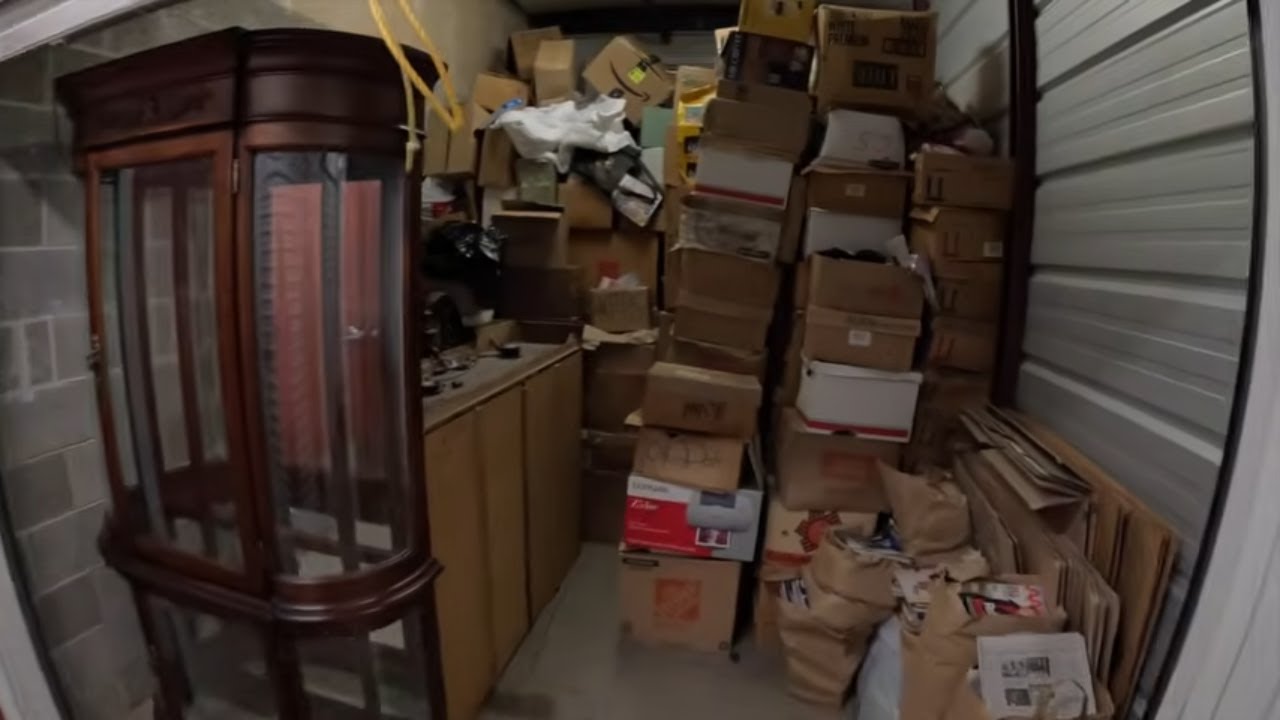 I Bought A VINTAGE Abandoned Storage Unit For $1,400