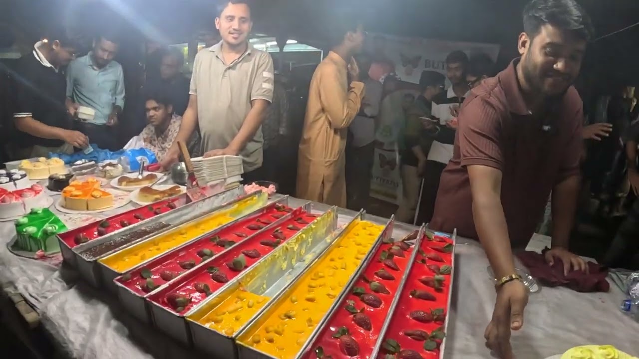 ভাইরাল জাকির ভাইয়ের দোকানে কেক কেনার মহোৎসব! এতো ভিড় কেন? 😱