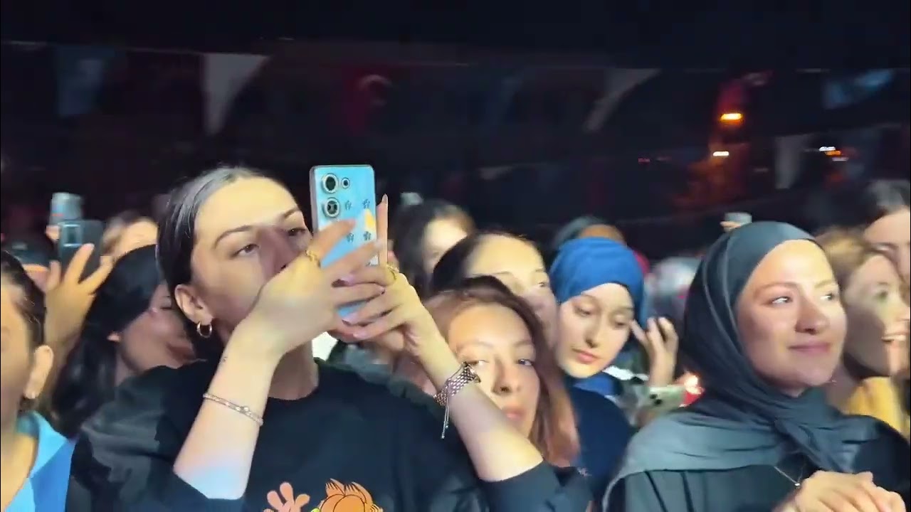 Sahnede Mavi Gri!  Kocaeli &Uuml;niversitesi G&uuml;z Şenlikleri 🎶✨