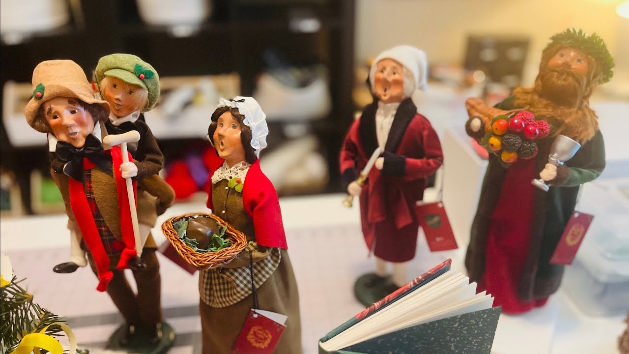 Decorating with Byers’ Choice Carolers!