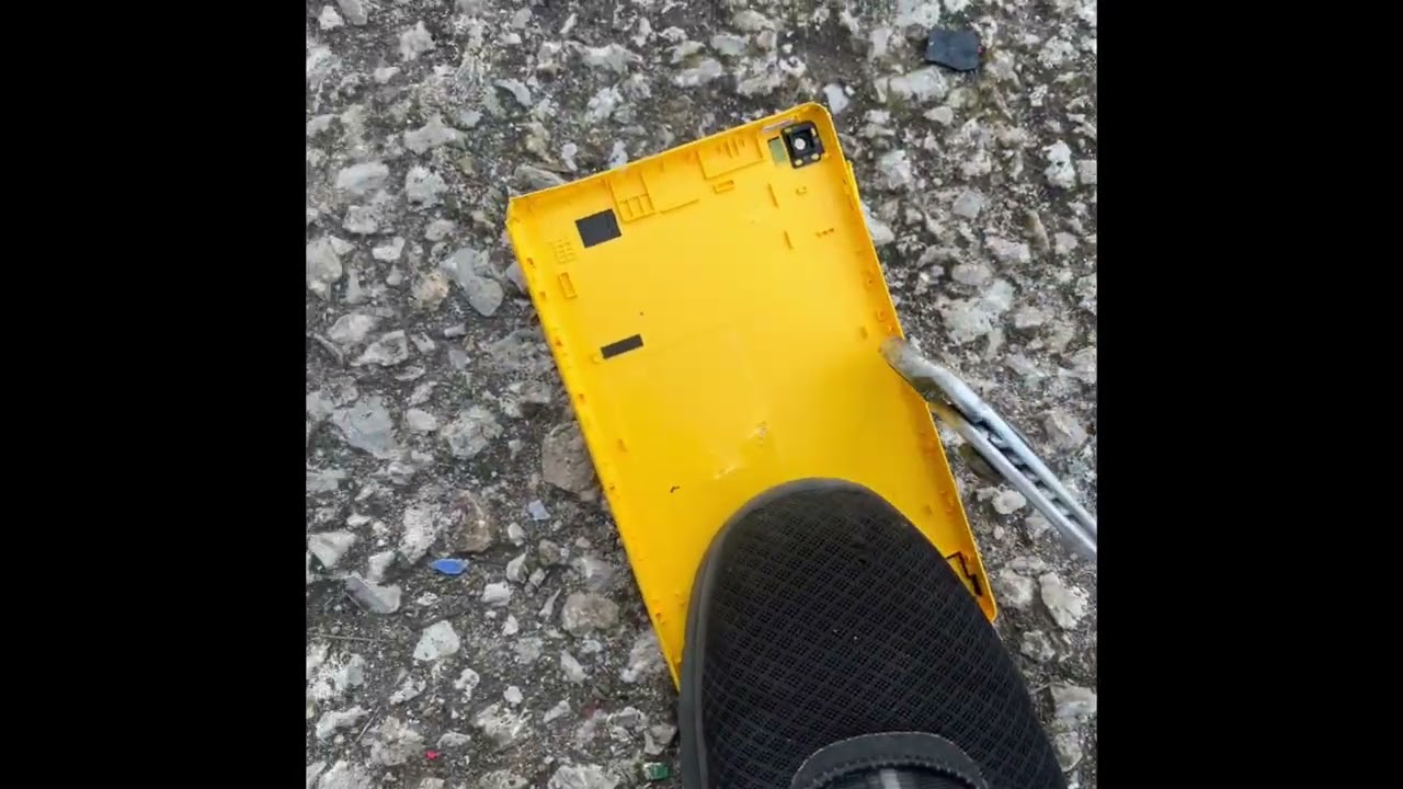 Amazon fire 8 HD tablet from 2018 destruction