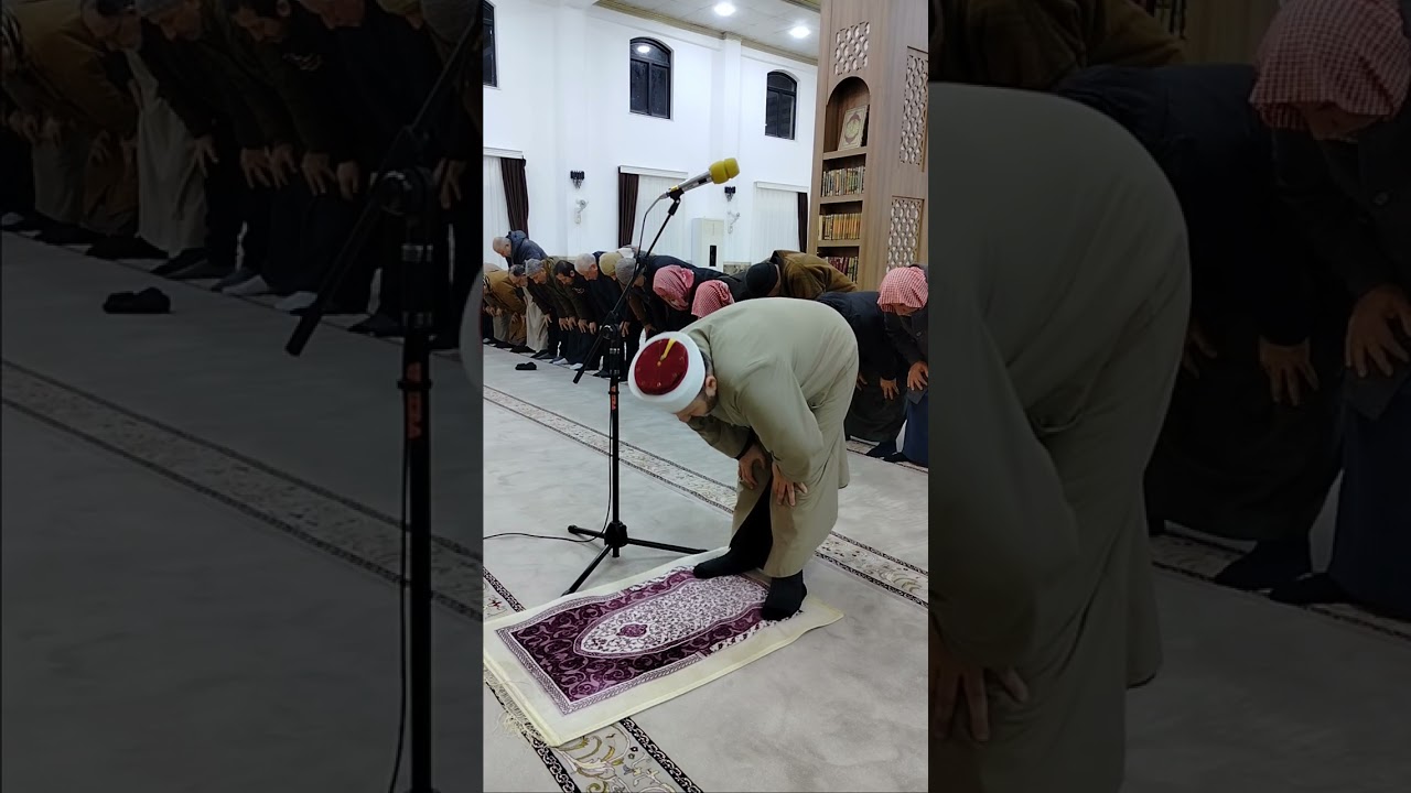صلاة الفجر في جامع عبدالله بن عمر رضي الله عنهما وكان الإمام الشيخ القارئ ناشد الكلاك.