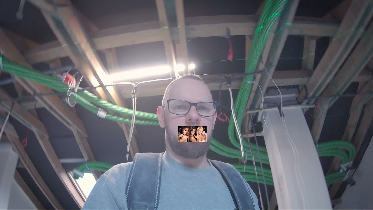 Budowa na wesoło / DonFuks w Dom-Fix