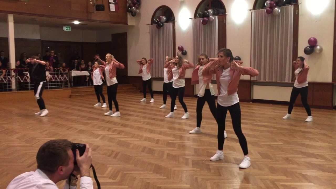Dancing Wave - T.E.A.M. - maturitn&iacute; ples GVBT Slan&yacute; 2017