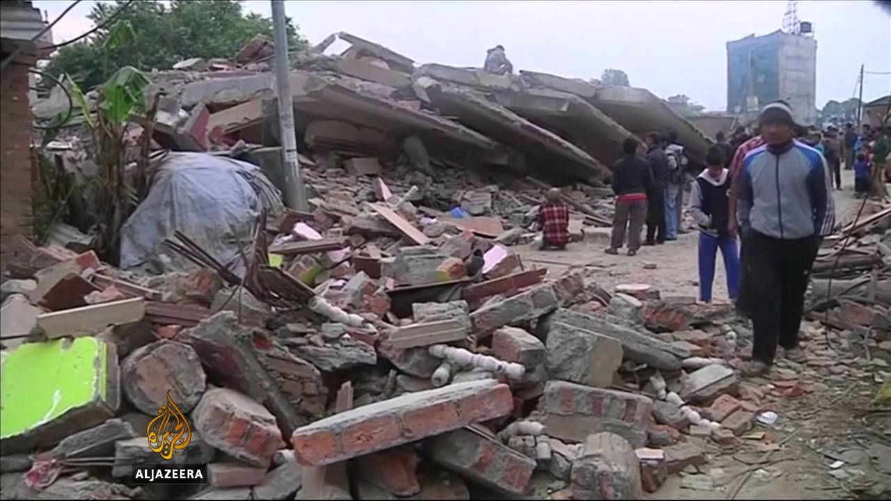 Dramatic footage shows avalanche hitting Everest base camp