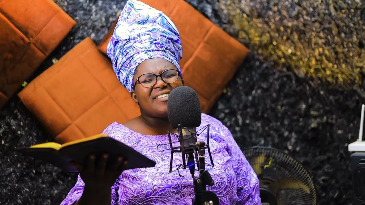 NIBOBEYE URUKUNDO RWUMUKIZA INDIRIMBO YA 4 MUGAKIZA by MAMA LUCKY
