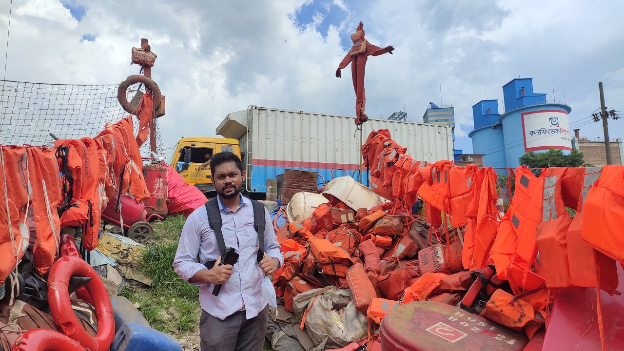ফুলানো যায় এমন বোট এবং লাইফ জ্যাকেট কিনতে ভাটিয়ারি গেলাম।