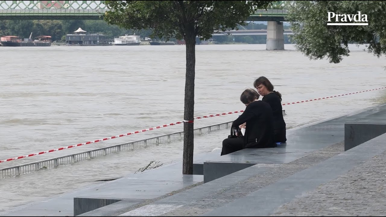 Hladina Dunaja výrazne stúpla. Rieka zaplavila časť obľúbenej promenády v Bratislave