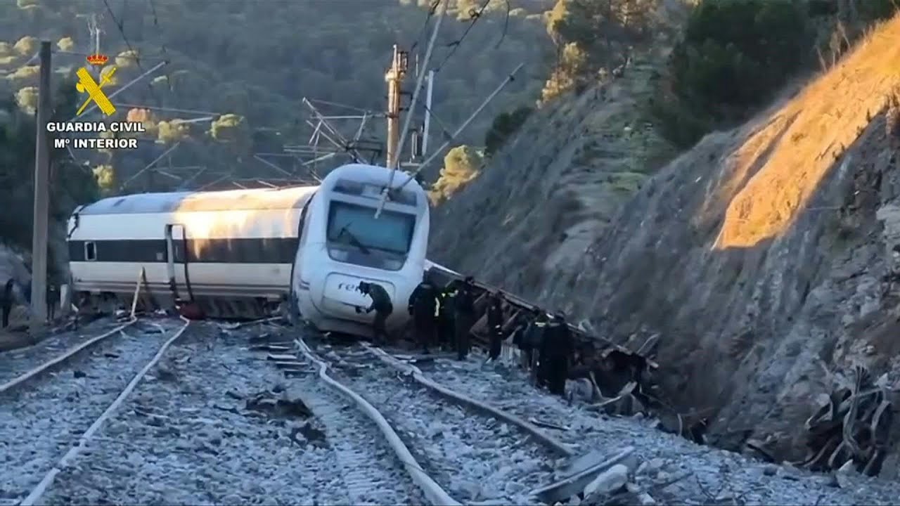 Colisão entre trens deixa ao menos 39 mortos na Espanha | AFP
