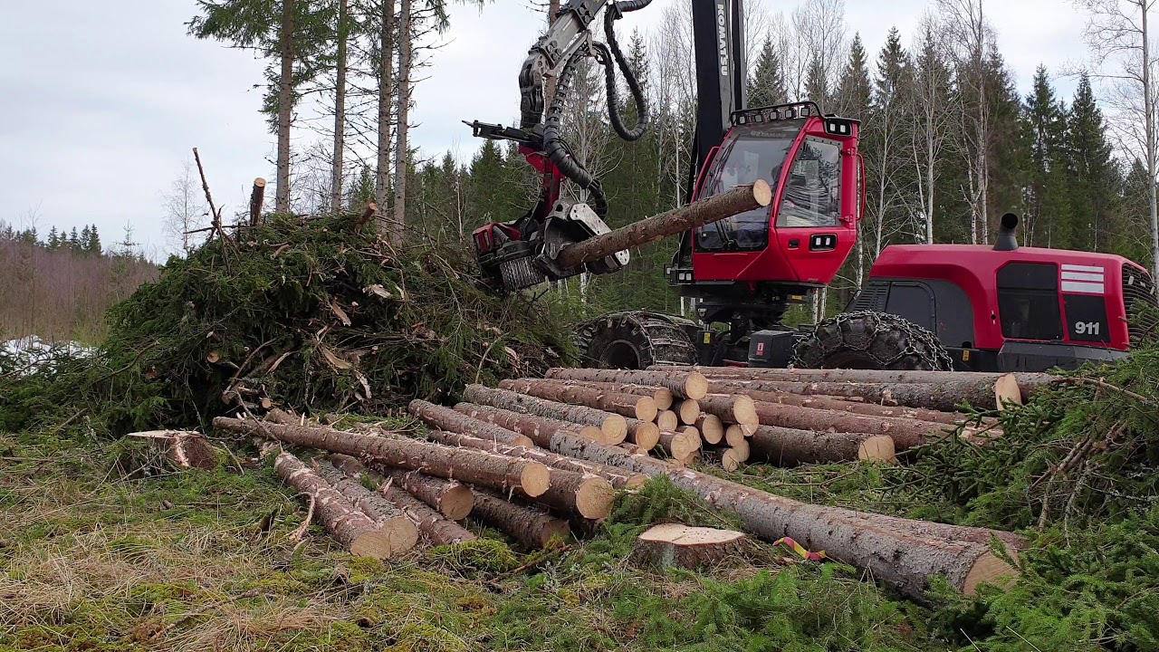 Komatsu 911cx clear cut
