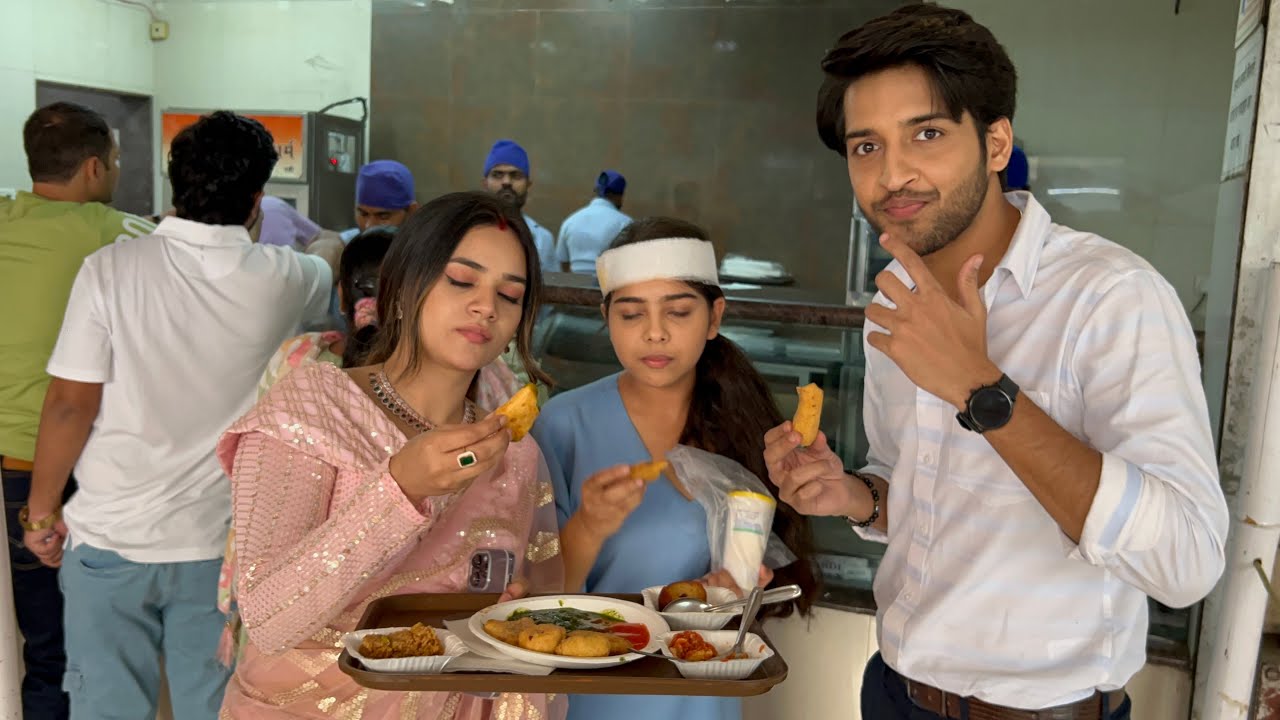 PATTI AUR HOSPITAL K DRESS ME FALTU NE MACHAYA DHAMAL SIDDHARTH AUR TANISHA KE SATH LASSI SHOP PAR