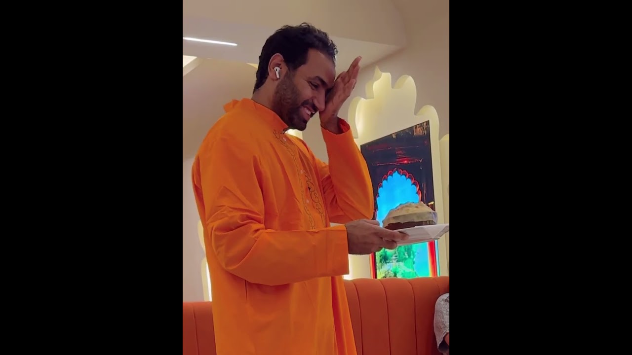 عملت نفسي شغال في مطعم هندي ورسمتها ودي النتيجة 😂😂