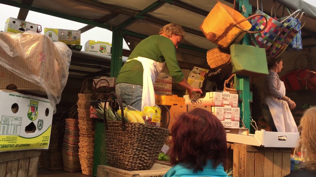 IMG 2929 Fischmarkt Obst Frau