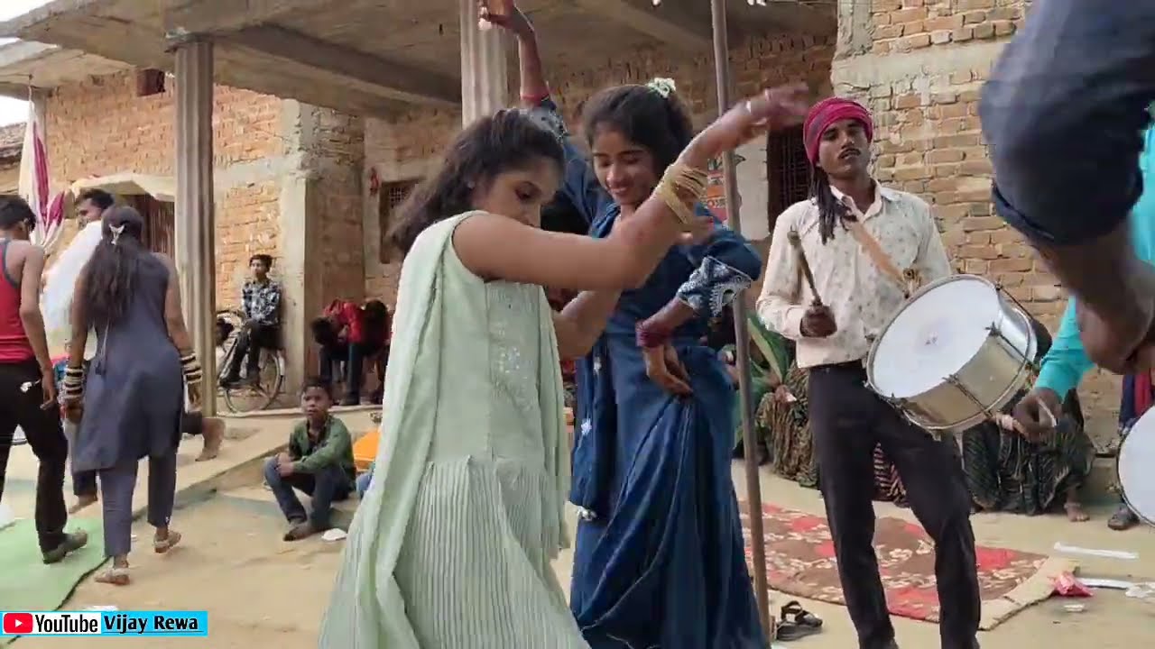 हमारे विकास भाई की शादी में साली सरहज ने धूम मचा दिया डांस करते समय bagheli Dance video#vijayrewa 