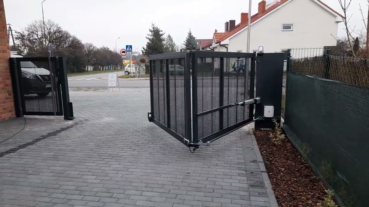 Brama harmonijkowa z napędem BFT Kustos a40