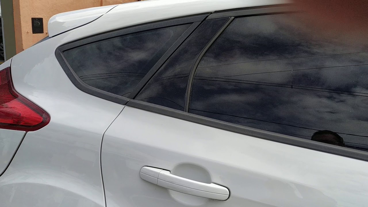 Qual o nome da cor do Ford Focus 2014 branco?