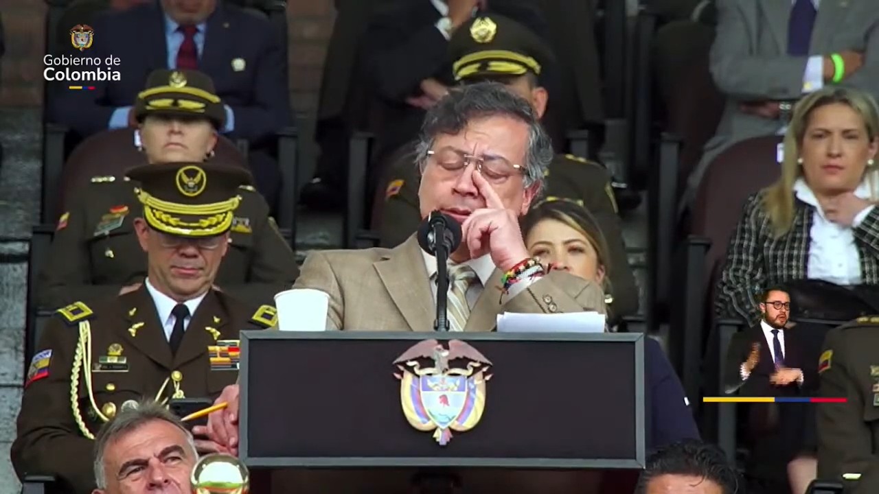 GRITARON Y LE APLAUDIERON ¡Fuerzas Militares y Policía! DEL MUNDO Y COLOMBIA. Esto Hizo y Les Ordenó