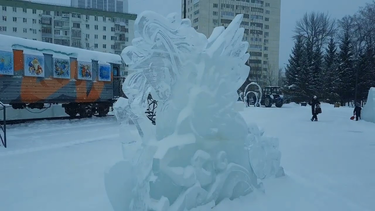 дема вагон и фигуры каток новый год 2026 уфа башкирия россия елка  29 12 2025