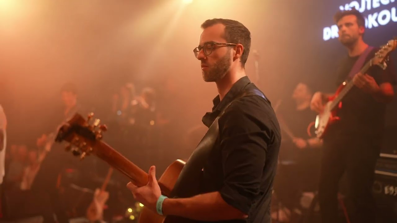 Vojtěch Drahokoupil - Ležíš na mně (Lucerna Live!)