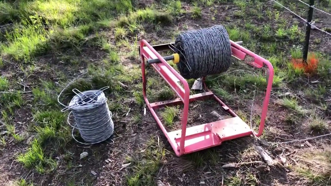 DIY Barbed fence wire rollout / Dispenser #2