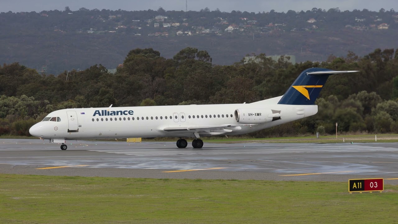 Alliance Airlines Fokker 100 Take Off