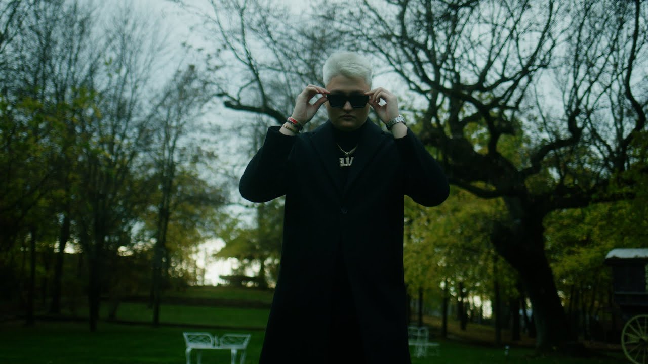 ELIAS - CUM FAC BANII ( OFFICIAL VIDEO )