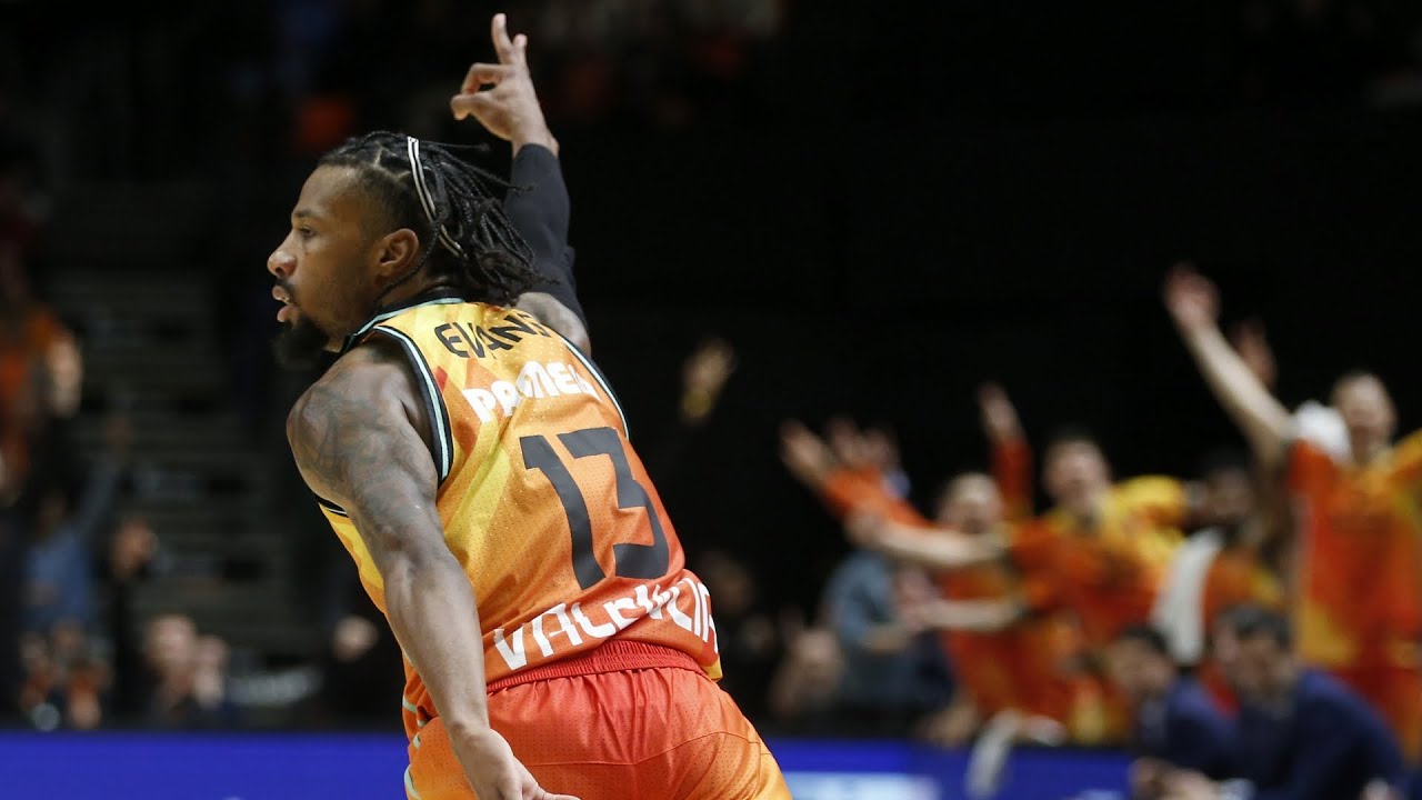 SHANNON EVANS debuta en Turkish Airlines EuroLeague con 3 triples mágicos | Valencia Basket