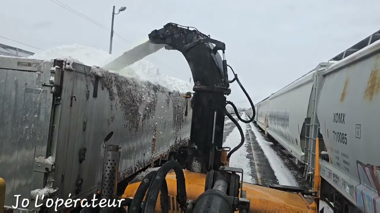 Dernière opération déneigement à Montréal. Snowremoval in Montreal